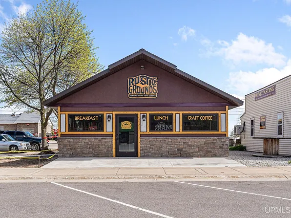 319 E Superior St, Munising, MI 49862