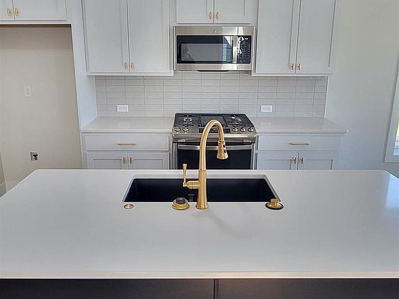 4th image of 735 Penrose Dr