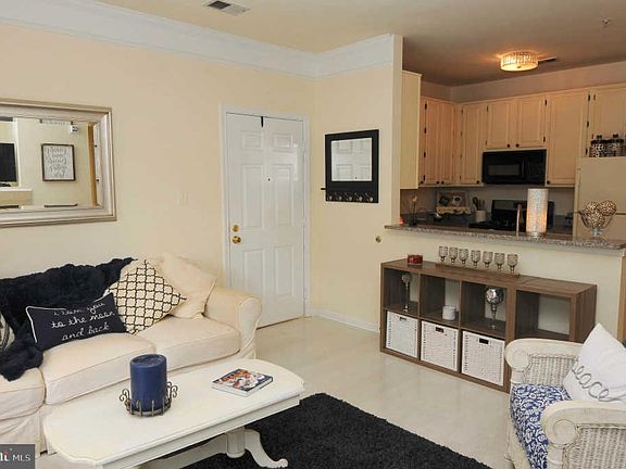 5th image of 6543 Grange Ln Unit 302
