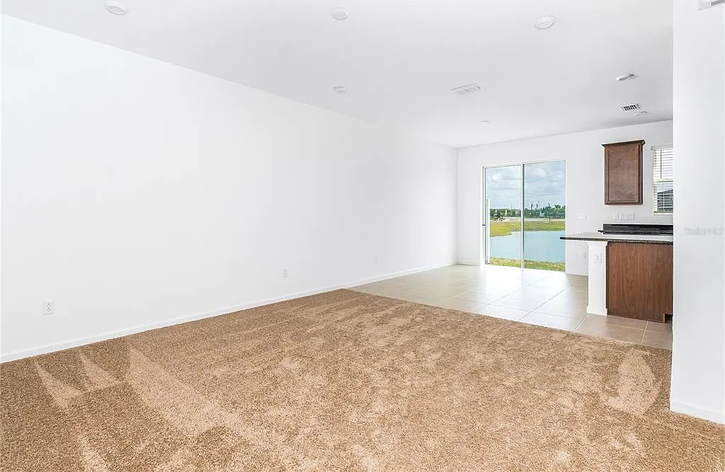 3 bed, 2.5 bath, 1559 sqft, $2,380 — Photo 4