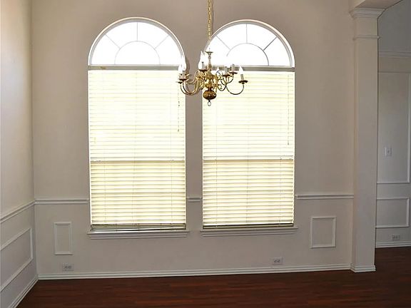 3rd image of 1701 Amber Ln