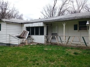 124 Cardinal Dr, Benton, IL 62812