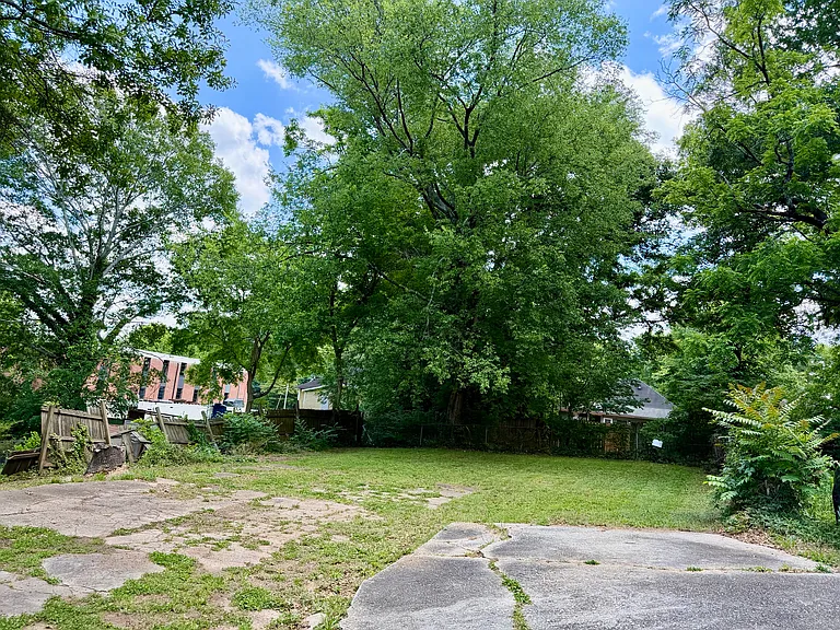 696 Erin Ave SW — Photo 8