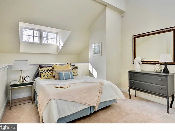 3rd image of 1 Academy Cir Unit 305