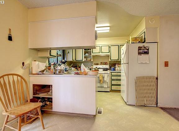 4th image of 918 NE Birchaire Ln
