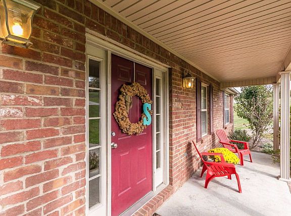 5th image of 152 Carlton Dr