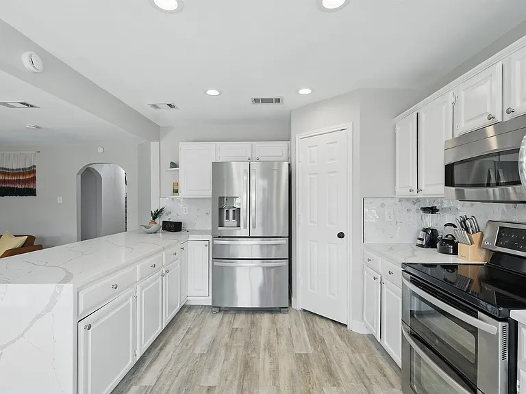 2825 Waverly Rd — Photo 16