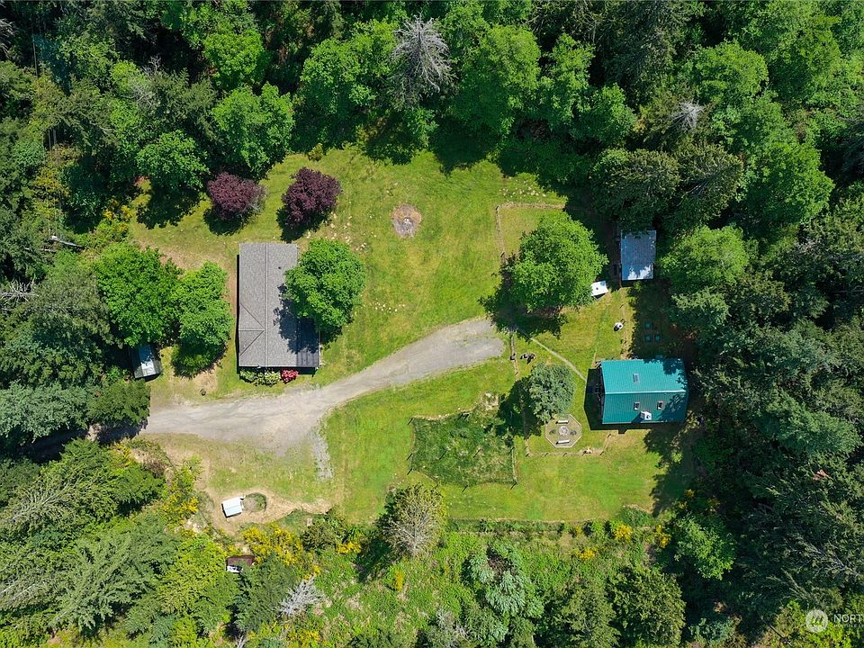 Beautiful 5 acre lot with flat grass and treed trails.>