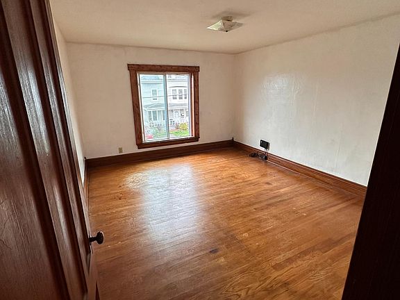 5th image of 208 Freeman Ave Floor 2