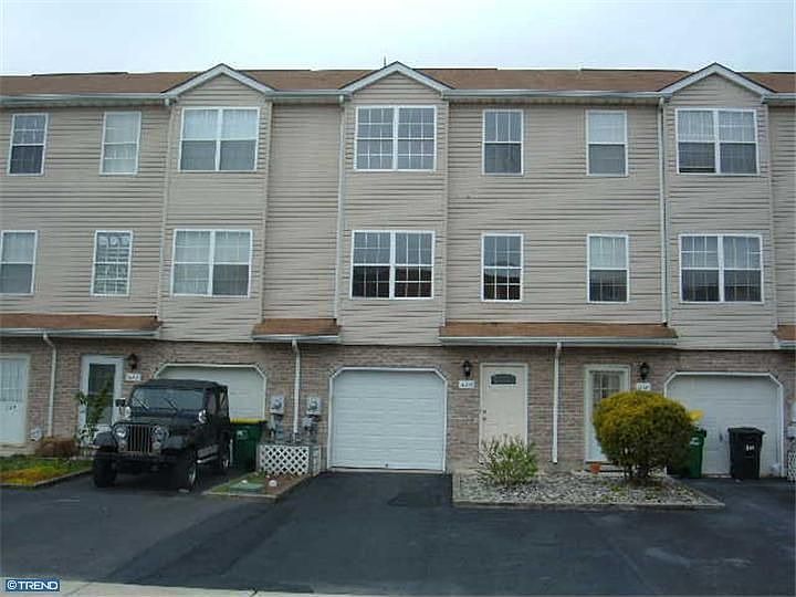 1st image of 520 Sally Ln