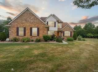 1301 Columbia Cir, Flint, MI 48503