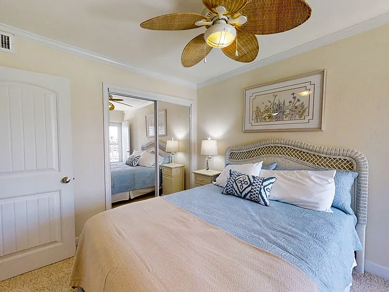 4849 Saxon Dr — Photo 11