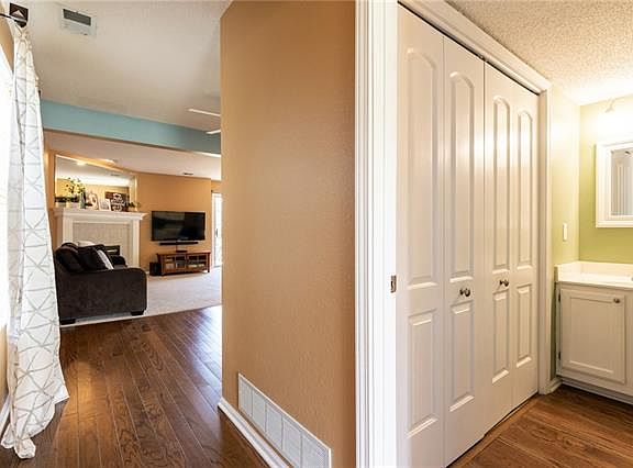 4th image of 5627 NW Sunrise Meadow Cir
