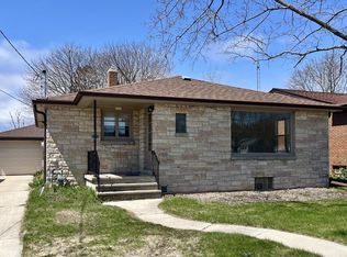 2318 Lincoln Ave, Two Rivers, WI 54241