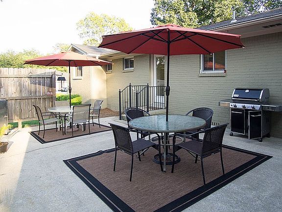 5th image of 2221 Rockview Ln
