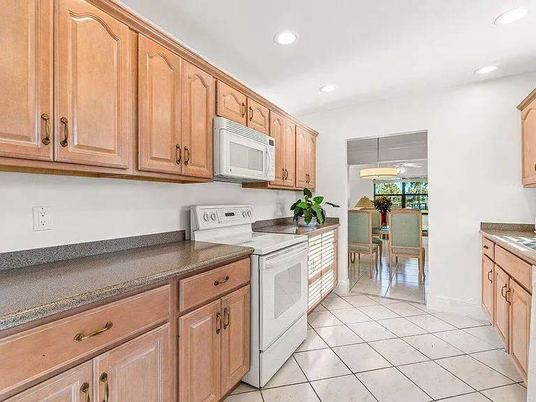 5605 Forest Oaks Ter — Photo 5
