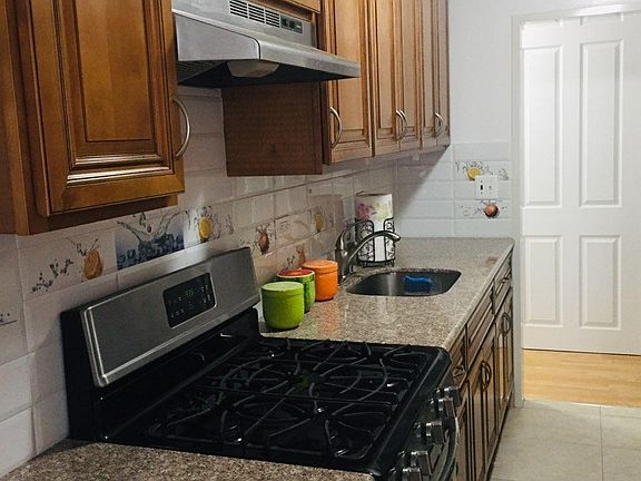 4th image of 2942 W 5th St APT 8