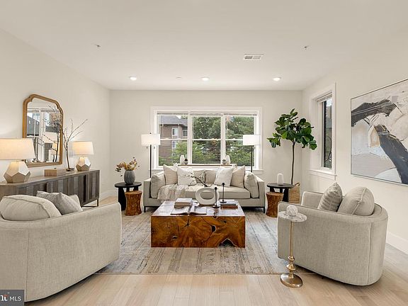 3rd image of 502 Edgewood St NE #2