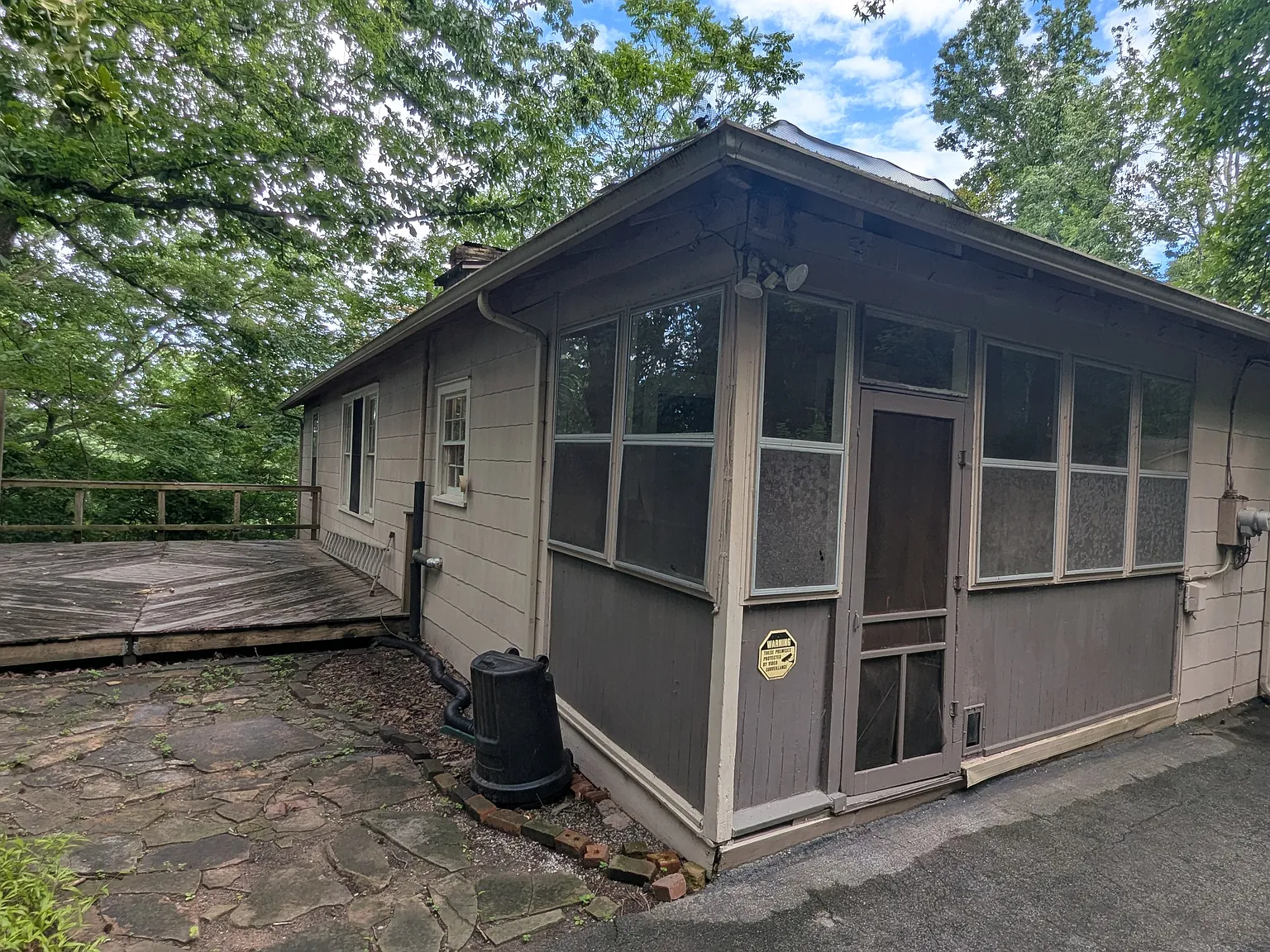 3 bed, 1.5 bath, 2400 sqft, $2,200 — Photo 3