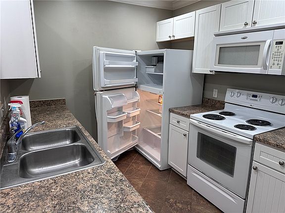 5th image of 1725 Harvey Mitchell Pkwy S APT 511