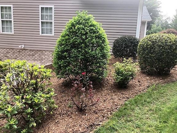 5th image of 606 White Oak Cir NE