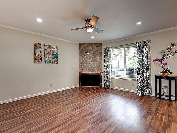 2nd image of 4930 Plaza Escuela