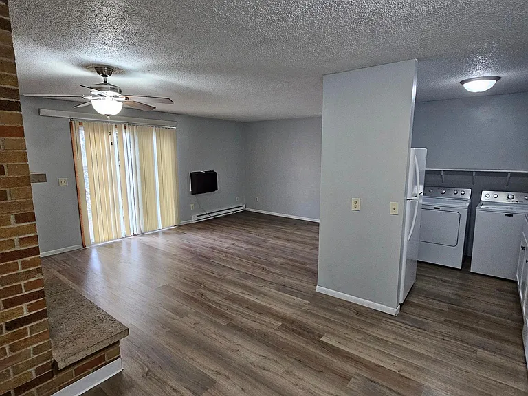 1160 Oakview Dr #7 — Photo 1
