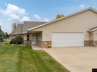 136 Shamrock Dr, Mankato, MN 56001