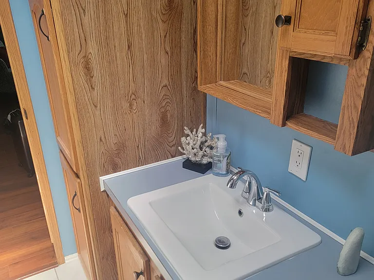 34 Lakeside Dr — Photo 4