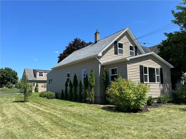 968 Sherwood Ct, Depew, NY 14043