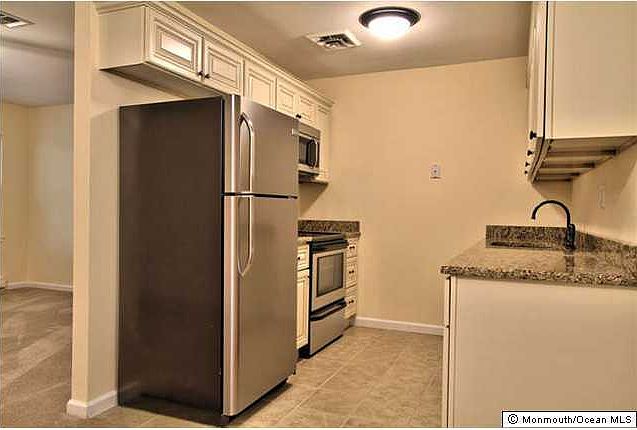 2nd image of 944 Aberdeen Drive #B