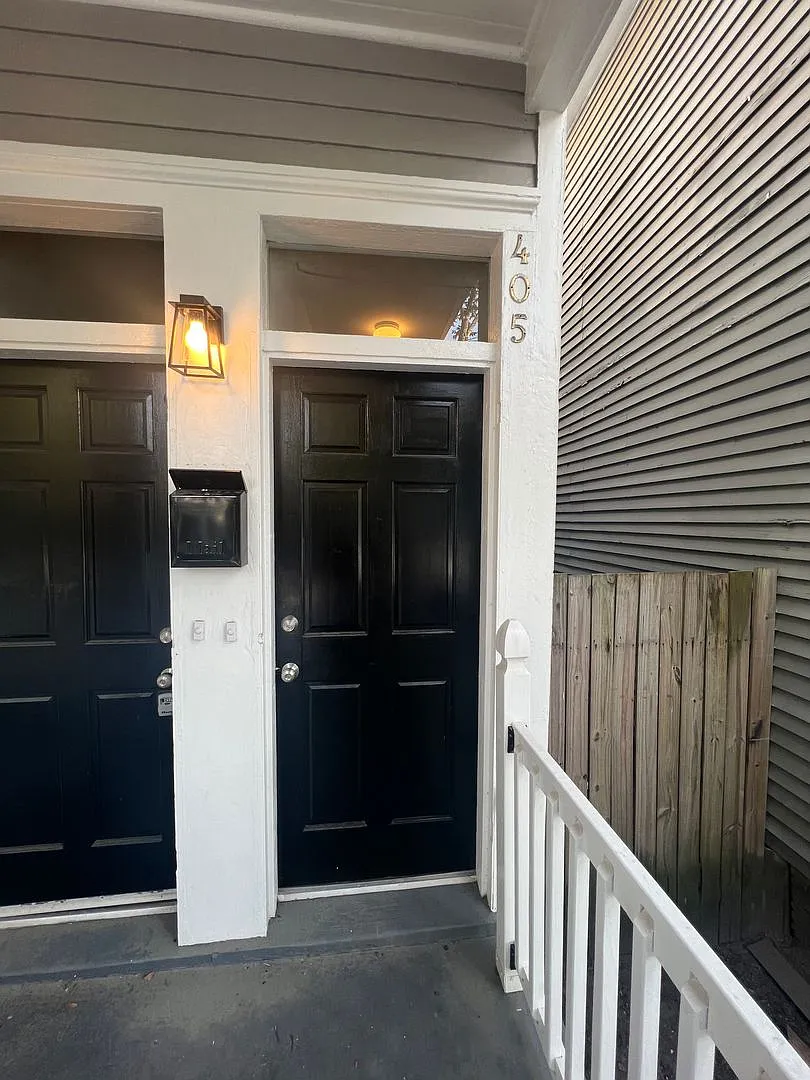 Charming Historic Duplex In the Heart if Savannah's Historic District — Photo 2