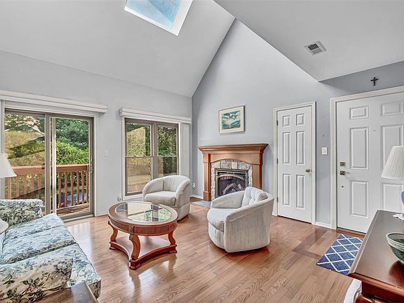 2nd image of 5180 Hollow Wood Ct APT D