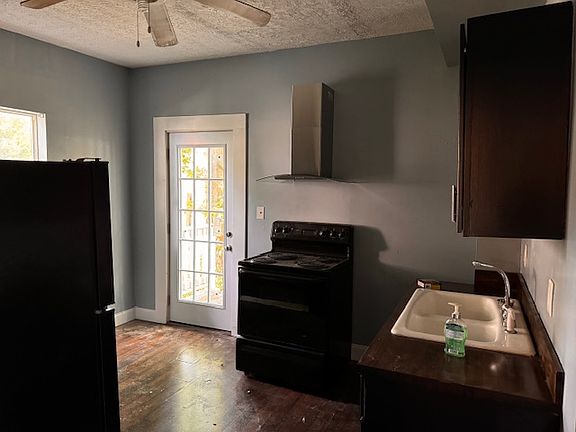 4th image of 1540 Oak St