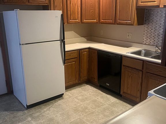 3rd image of 1204 N Main St