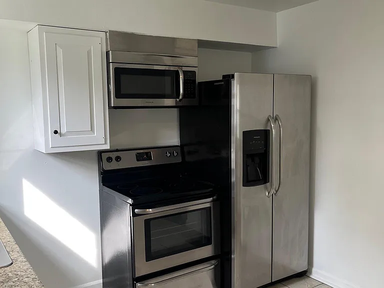 939 E 14th Ave — Photo 10