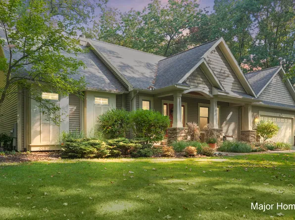 8703 Oakbrook Ridge Dr, Rockford, MI 49341