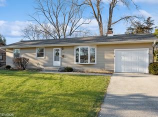 241 Mohawk Dr, Carol Stream, IL 60188