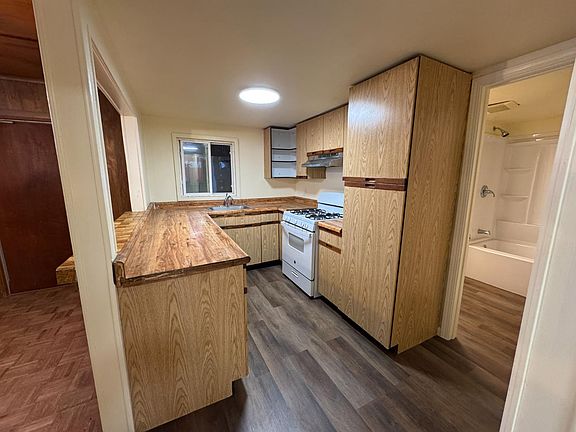 5th image of 612 Union St