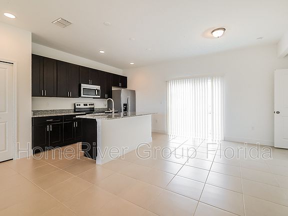 4th image of 711 Fraser Ct