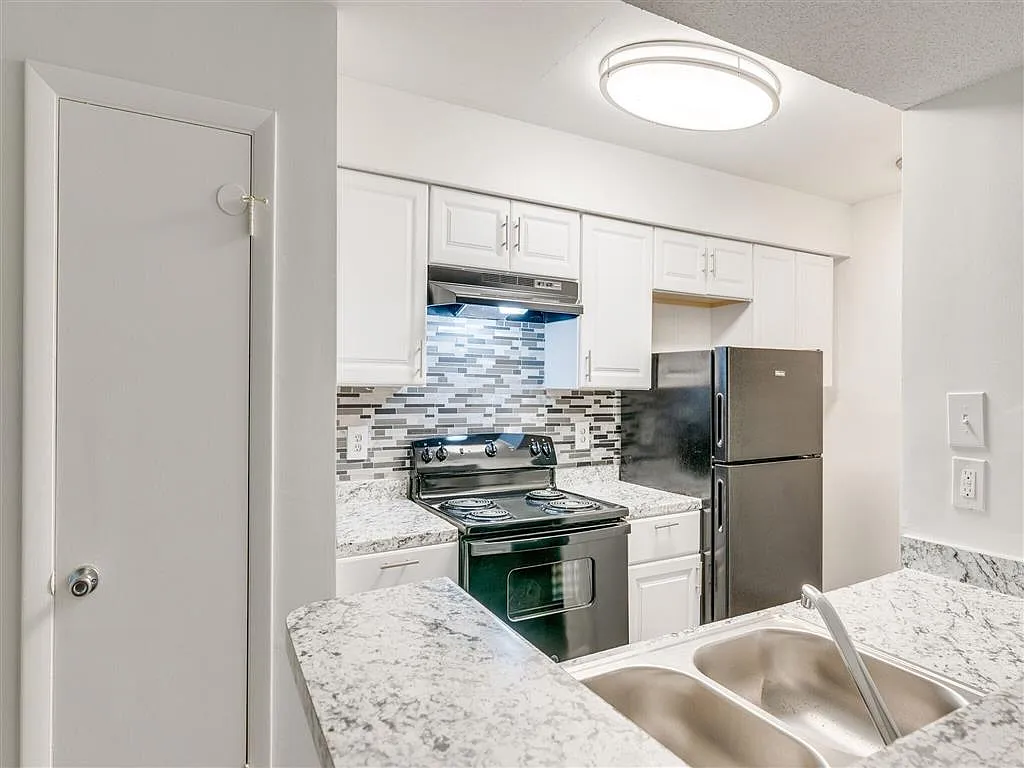 The Hub at 934 Apartments — Photo 3