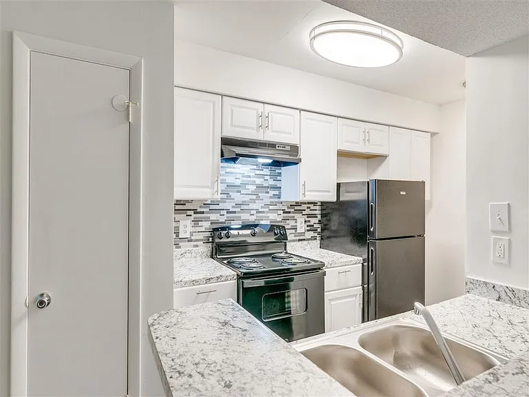 The Hub at 934 Apartments — Photo 3