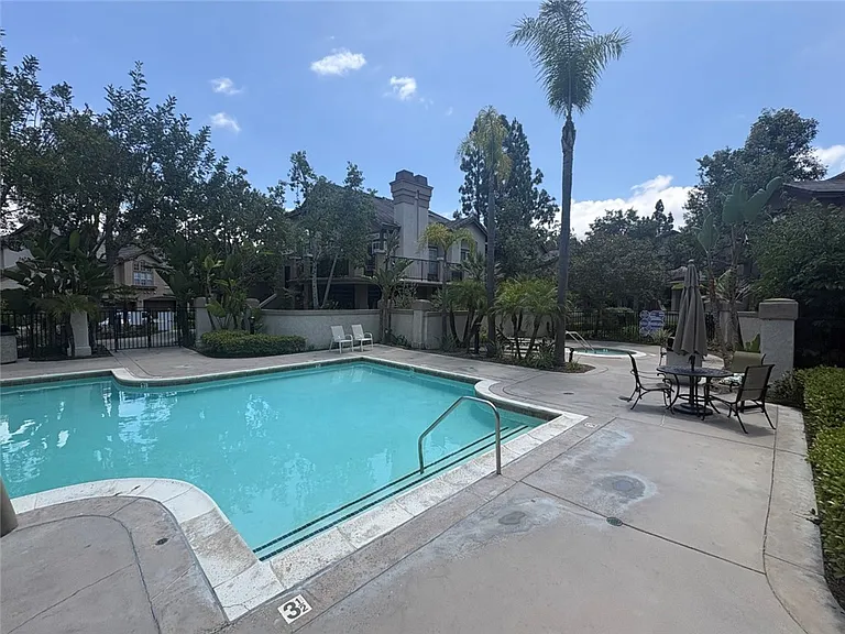 6 Mansera Pl — Photo 31