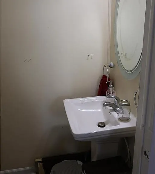 1533 E Emmaus Ave — Photo 7