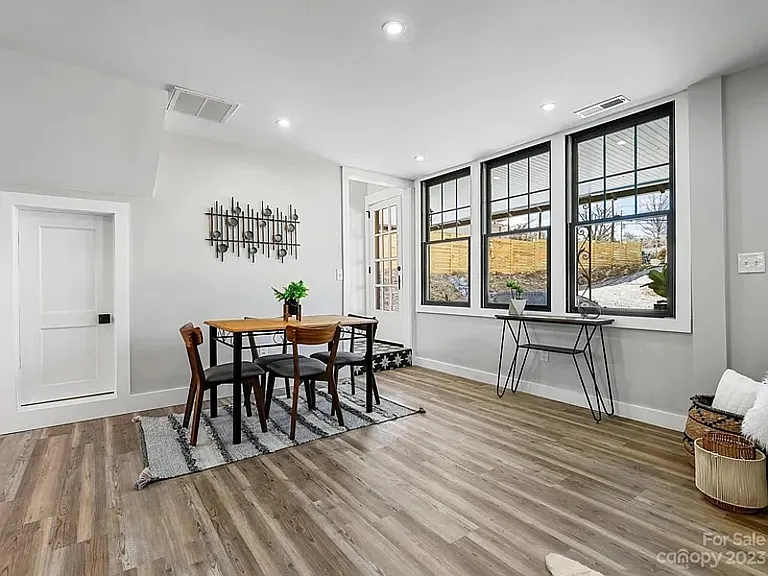 1016 Patton St — Photo 5