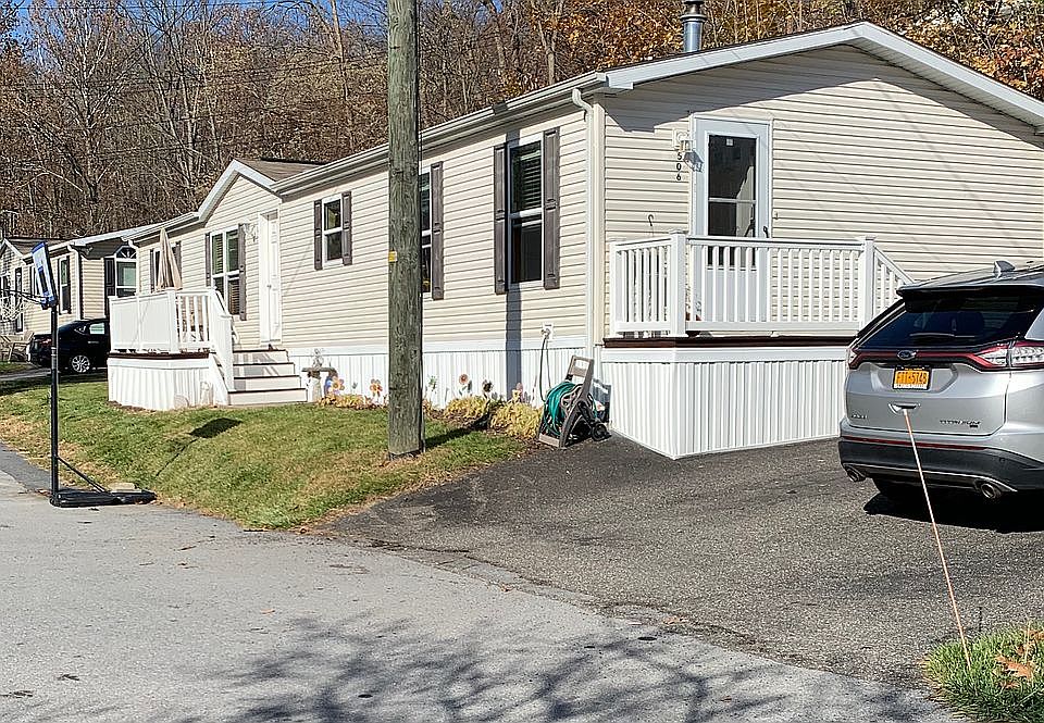 1st image of 506 Silver Maples Dr