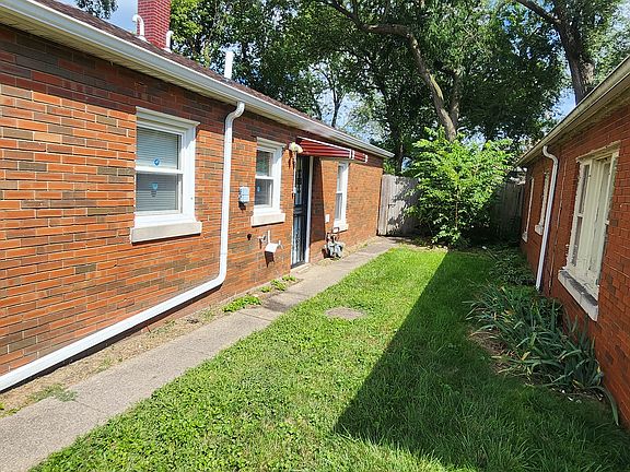 3rd image of 14919 Langley Ave