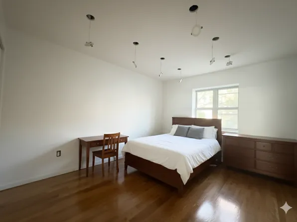 831 Willoughby Avenue image 4 of 12