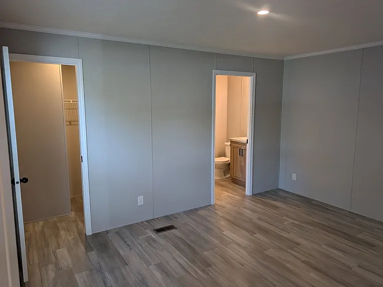 Avon Lakes Estates — Photo 24
