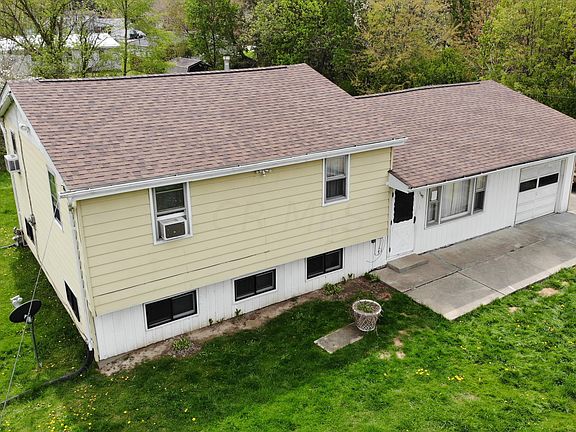 2nd image of 1143 River Dr